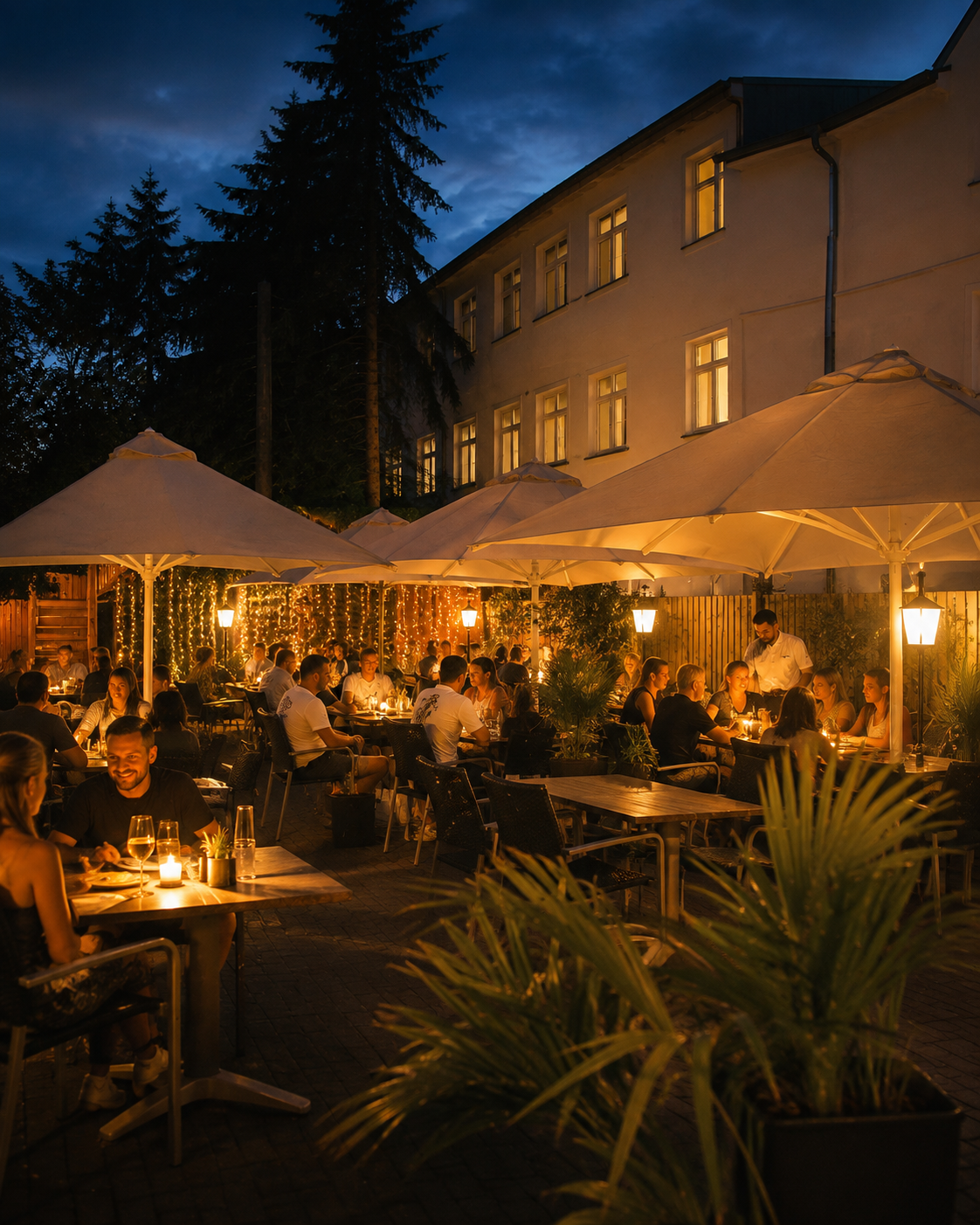 Terrasse des Restaurant ELYSION am Abend
